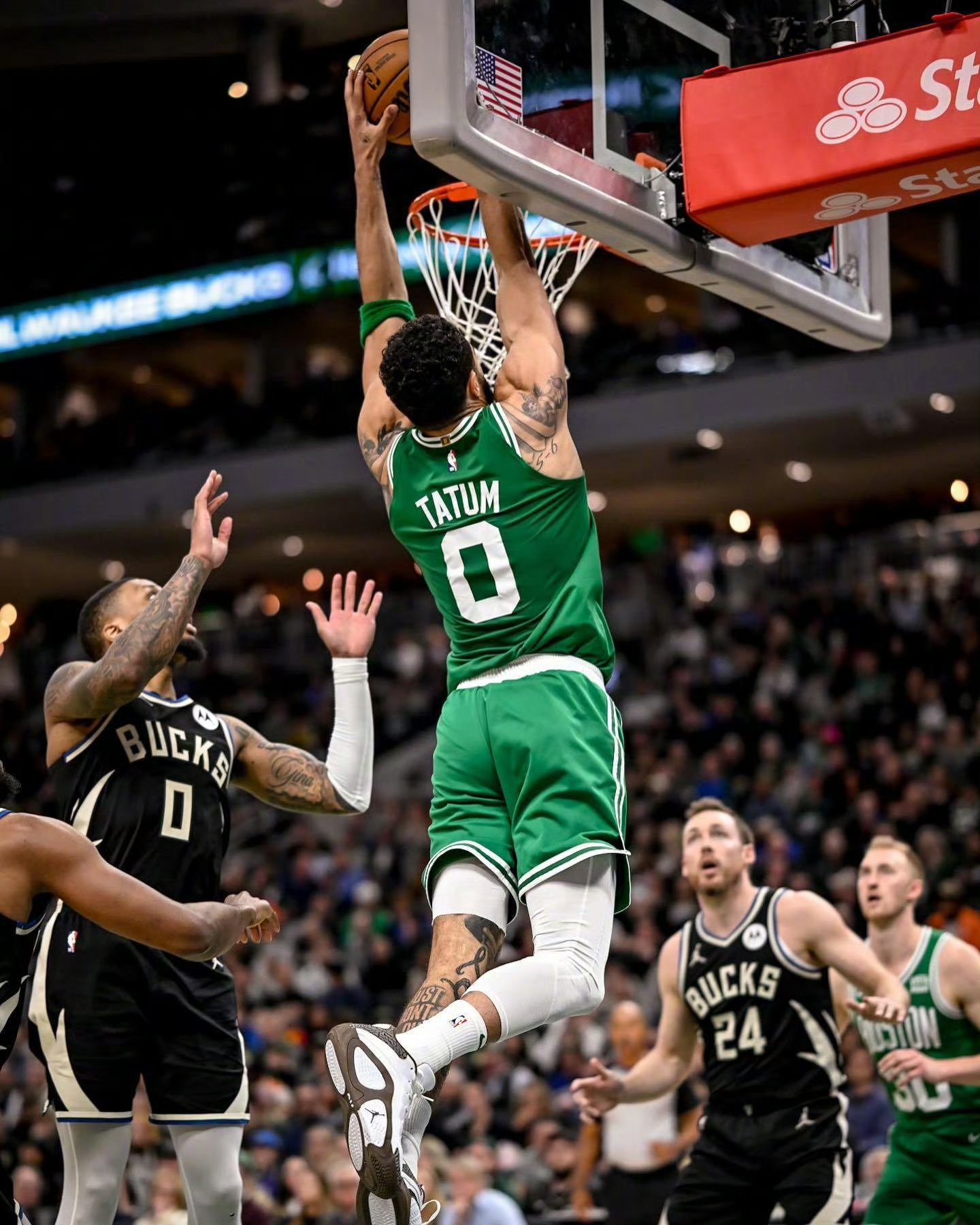 九游体育官网字母哥在篮网比赛中关键助攻，高光表现引发热议！的简单介绍